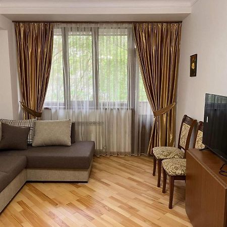 Apartment In City Center 耶烈万 外观 照片