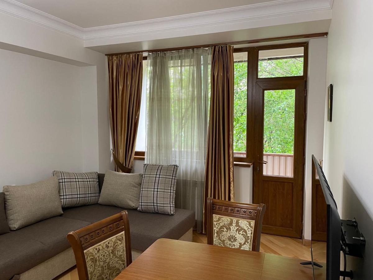 Apartment In City Center 耶烈万 外观 照片